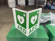 بيضاء على الحائط لافتة درهم إماراتي مزيل رجفان بلاستيكي أخضر لافتة AED V ألومنيوم مخصص