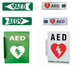 جهاز إزالة رجفان القلب في حالات الطوارئ باللون الأبيض والأخضر AED ، علامة مخصصة لإعادة تشغيل القلب مزيل الرجفان