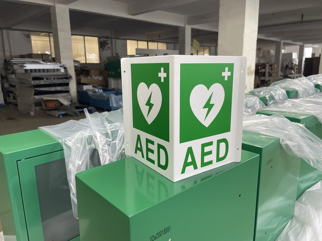 بيضاء على الحائط لافتة درهم إماراتي مزيل رجفان بلاستيكي أخضر لافتة AED V ألومنيوم مخصص